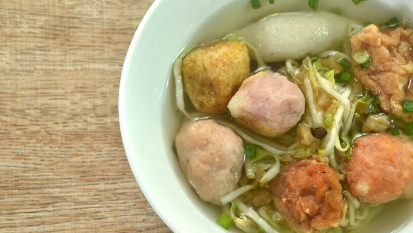 Las albóndigas con sopa son uno de los ocho «platos medianos» de los 24 que componen el llamado «banquete de agua» de Luoyang. Foto: 123RF