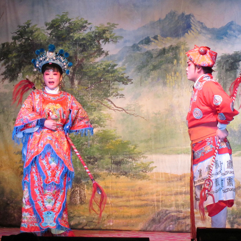 Escena de la ópera del tambor de flores de Changsha. Foto: Huangdan2060, dominio público, Wikipedia para «Flower drum opera» 