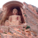 Estatua del Buda Sakyamuni, construida en el año 849, de 26 m de altura. Foto: Dominio público, Wikipedia.