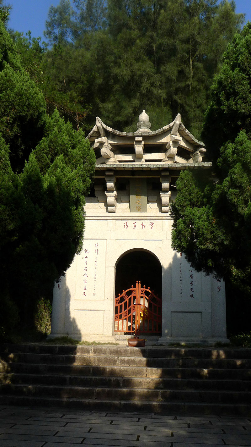 Una de las puertas para subir al Monte Qingyuan, Foto: 123RF.