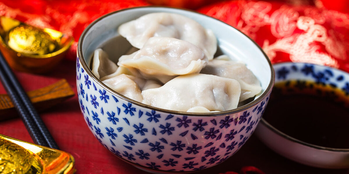 Los jiaozi son un plato que no puede faltar en una cena de fin de año. Foto: 123RF.