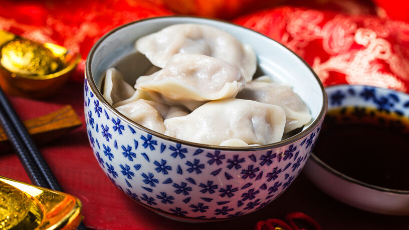 Los jiaozi son un plato que no puede faltar en una cena de fin de año. Foto: 123RF.