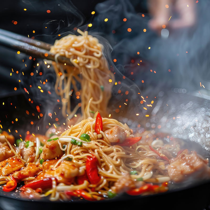 Wok tradicional en un concurso de comida china callejera en Yunnan. Foto. 123RF.