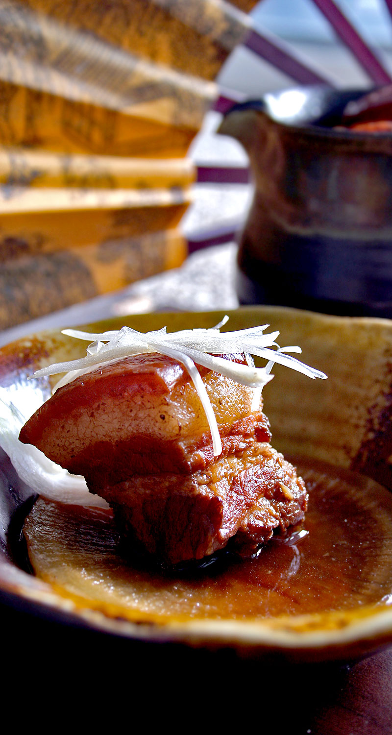 Cerdo al vino de Shaoxing (dōngpōròu, 东坡肉), o cerdo dongpo es el plato más famoso de la cocina de Hangzhou Foto: Archon6812, dominio público. Wikimedia para «dongpo pork».