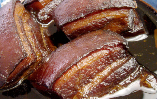Cerdo al vino de Shaoxing, o cerdo dongpo, guisado con salsa de soja y vino de arroz. Foto: By Sjschen, CC BY-SA 3.0. Wikimedia para «dongpo pork».