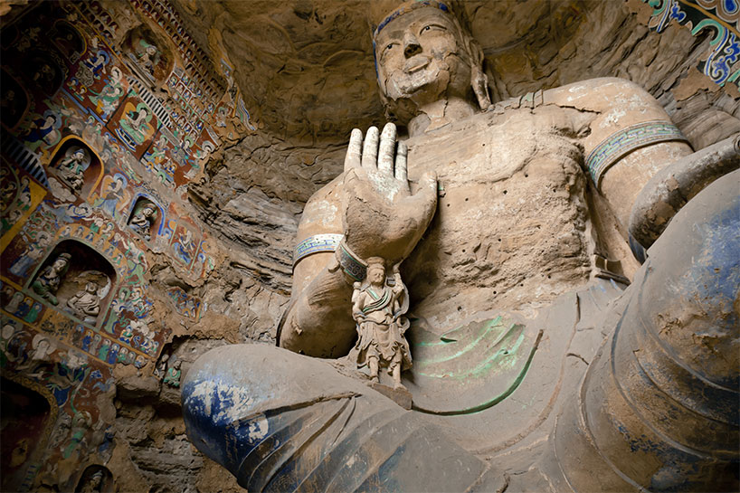 Cuevas y estatuas en el interior de las Grutas de Yungang. © ping han - stock.adobe.com