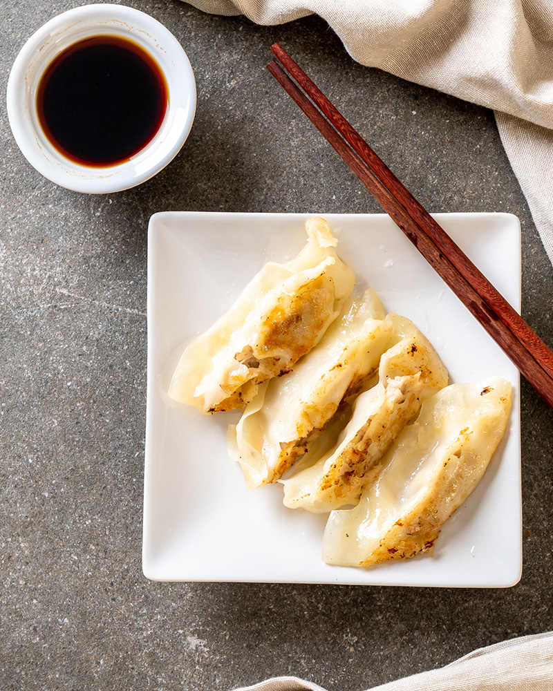 Buena suerte y comida china: Las cuatro albóndigas de la felicidad” (四喜丸子 Sìxǐ wánzi), que son cuatro albóndigas del mismo tamaño y sabor que representan la alegría, el éxito, la longevidad y la buena suerte.