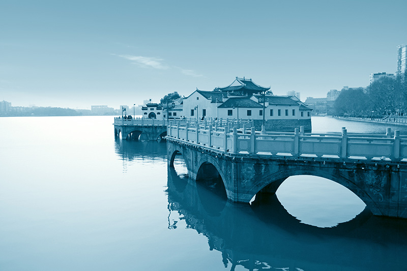 Antiguo puente en el lago Poyang. Foto: 123RF.
