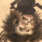 Zhong Kui, conocido como el cazador de demonios o «dominador de demonios. Es una figura literaria que data al menos del s. X. Imagen: Fragmento de un retrato a cuerpo entero de Okumura Masanobu, s.XIX. MET Museum, Dominio público.