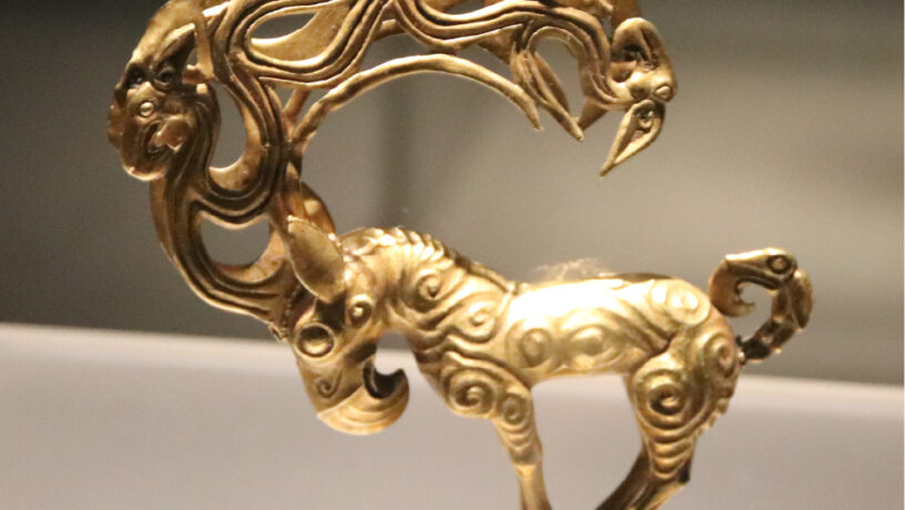 Monstruo Dorado. Museo de Shaanxi. Wikimedia Commons, domino público para Western Han Gold Goat Monster