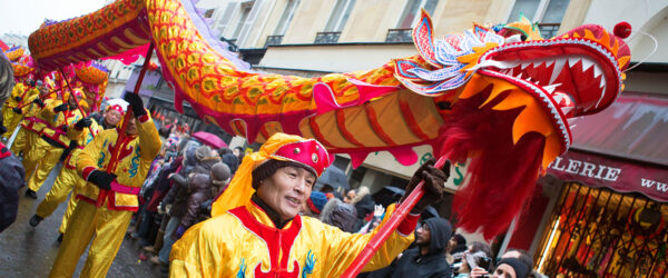 Celebración del año nuevo chino en una calle del barrio latino de París. Foto: 123RF.