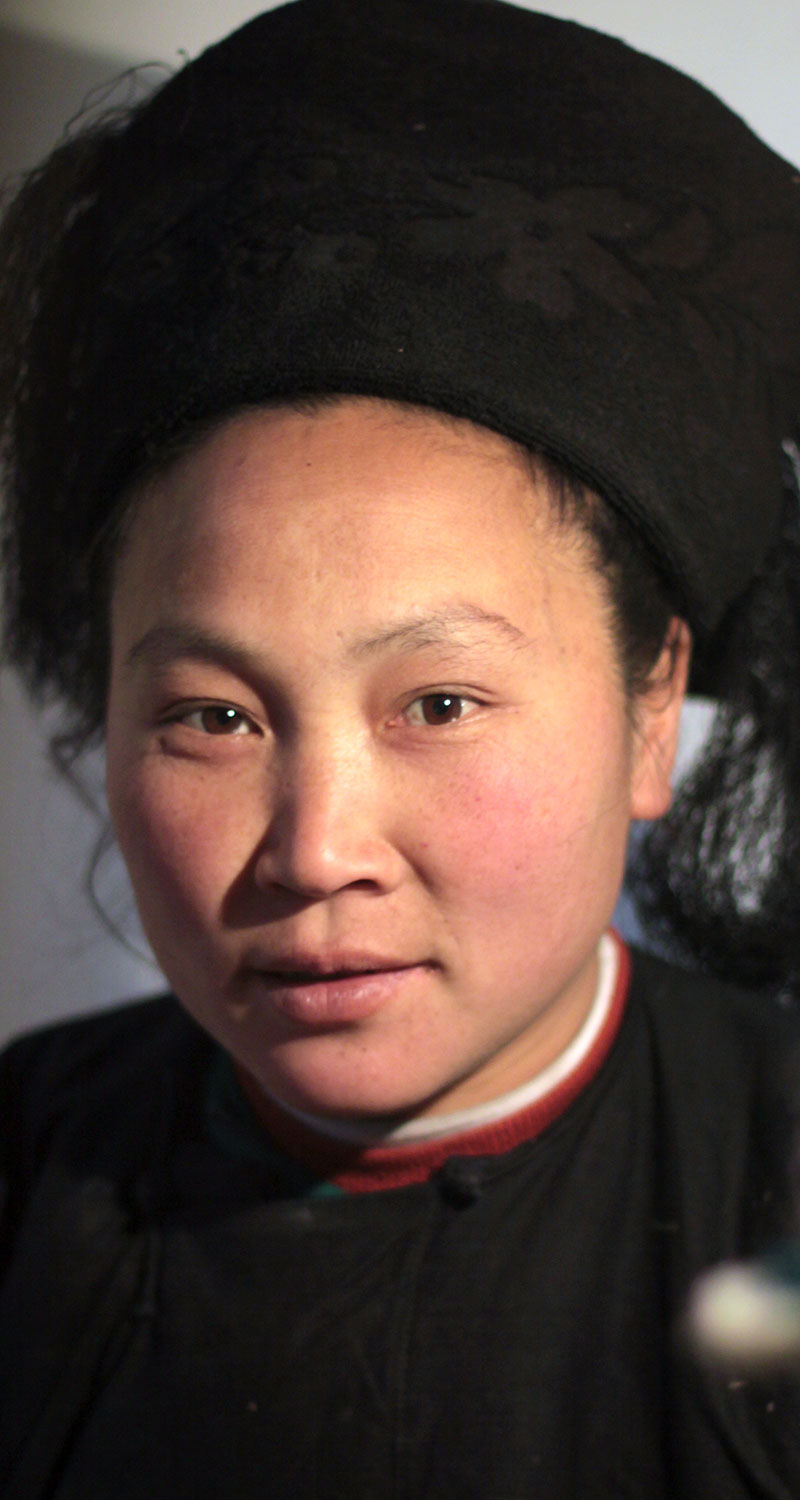 Mujer de la etnia Shui en Guizhou, China. Foto: . Wikimedia commons, dominio público para «sui people».