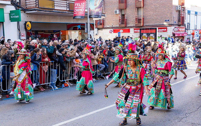 Cabalgata de celebración del Año Nuevo Chino 2025 en la calle Marcelo Usera, esquina con la calle de la Pilarica, de Madrid. Foto: 123RF