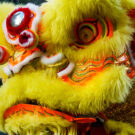 La bestia mítica Nian, cuyo nombre es igual que «año» y al cual espantan el color rojo y los petardos. Foto: 123RF.